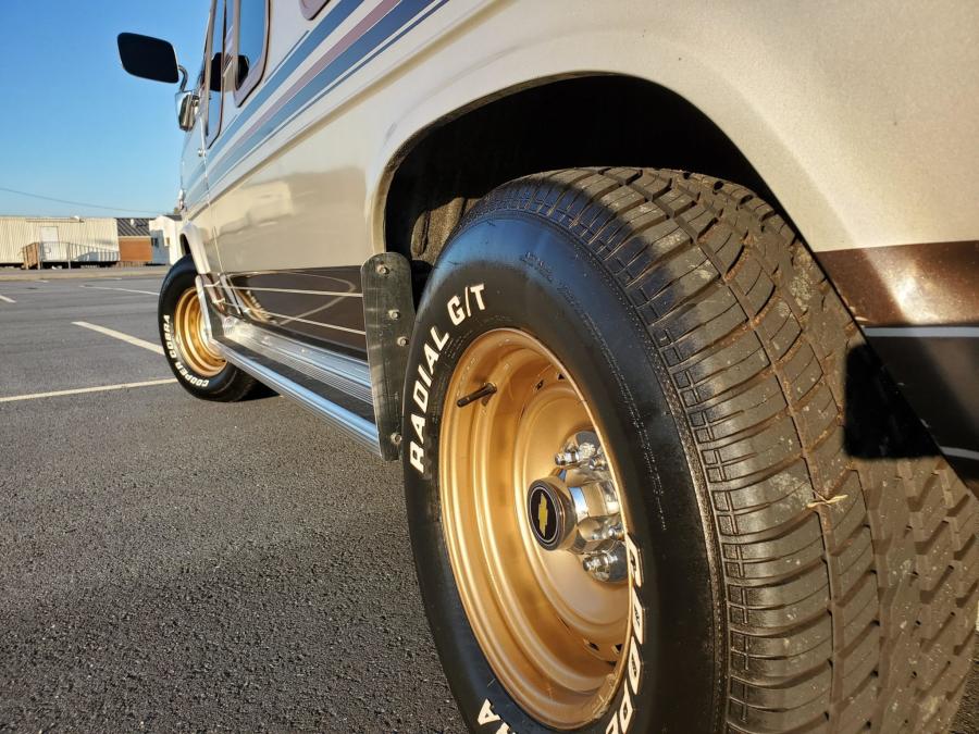 Детали экстерьера Chevrolet G20 Conversion Van  (CG21305) 1988 года  (фото 106 из 257)